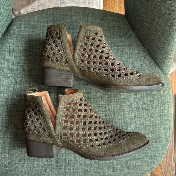 Jeffrey Campbell Taggart olive green suede Women Olive Ankle Booties boots sz 8 - Picture 6 of 11